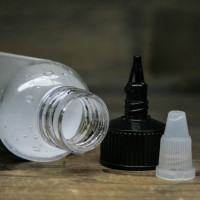 Як відкрити флакон з рідиною для електронних сигарет