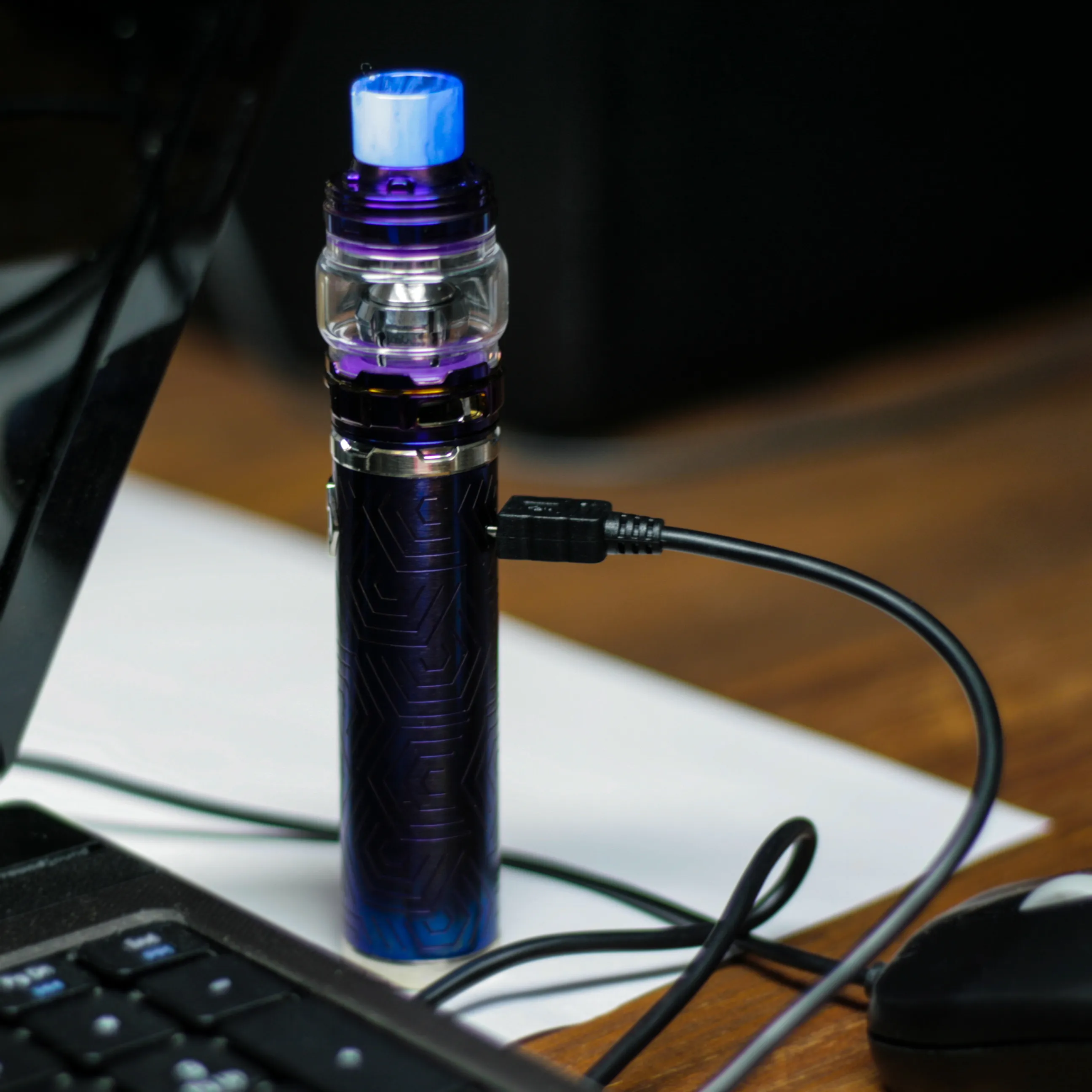 Як заряджати електронну сигарету? Фото-1