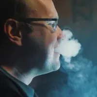 Сколько калорий в жиже: можно ли потолстеть от вейпа?