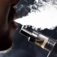 Чому електронна сигарета плюється, хлюпає та булькає?