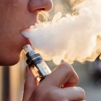 Вреден ли выдыхаемый пар для окружающих?