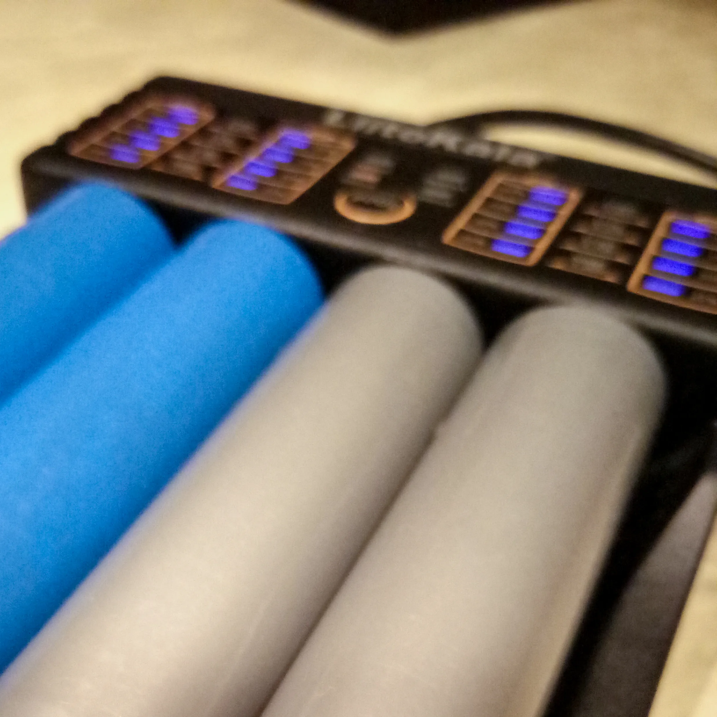 Як заряджати електронну сигарету?