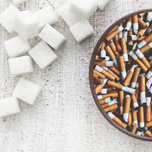 Цукор у сигаретах: навіщо його додають і чим він шкідливий